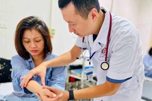 Gần 2.500 ca mắc sốt xuất huyết tại Hà Nội trong 7 ngày