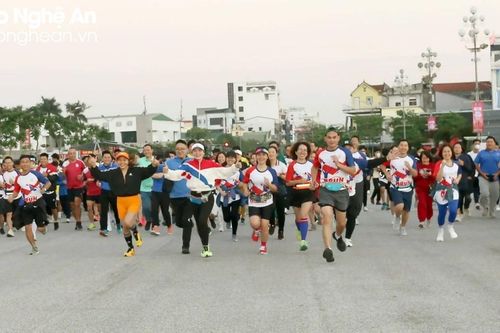 2.000 vận động viên Nghệ An tham gia chạy gây quỹ 'Tết ấm miền Tây xứ Nghệ'