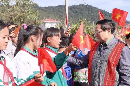 Thủ tướng dự Ngày hội Đại đoàn kết toàn dân tộc tại Sìn Hồ