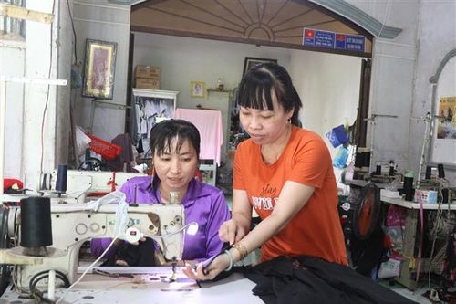 Ra mắt chương trình 'Strive Women' hỗ trợ phụ nữ làm kinh doanh
