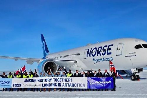 Máy bay Boeing Dreamliner lần đầu hạ cánh xuống châu lục thứ 6