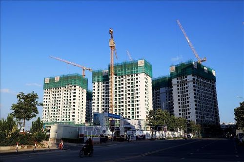 Mặt bằng giá cao, bất động sản khó thanh khoản
