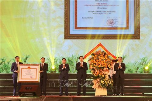 Phó Thủ tướng Trần Lưu Quang trao Bằng công nhận huyện Kim Sơn (Ninh Bình) đạt chuẩn nông thôn mới