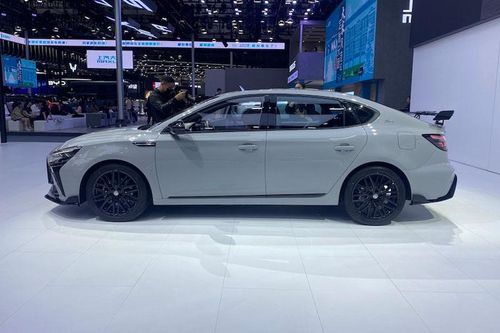 Xe sedan động cơ tăng áp, giá hơn 400 triệu đồng, 'đe nẹt' Hyundai Elantra