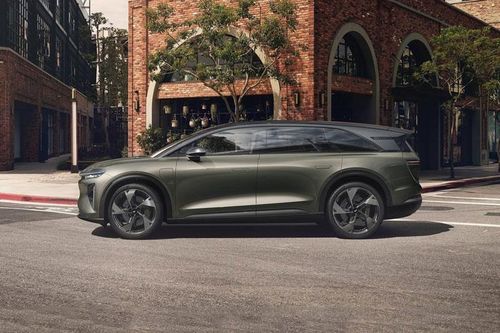 Hãng xe đối thủ của VinFast ra mắt SUV điện đầu tiên với nội thất rộng rãi, 'ngập' trong màn hình