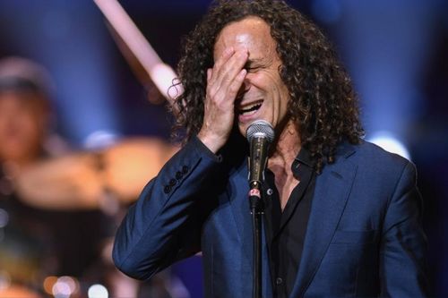 Huyền thoại Saxophone Kenny G giao lưu với khán giả bằng tiếng Việt và lời xin lỗi đặc biệt