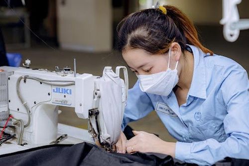 Nghề may xuất khẩu giúp đồng bào dân tộc thiểu số ở Hòa Bình thoát nghèo