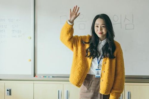 Shin Hae-sun 'lột xác' với vai cô giáo