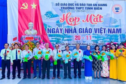 Trường THPT Tịnh Biên tổ chức họp mặt kỷ niệm 41 năm Ngày Nhà giáo Việt Nam