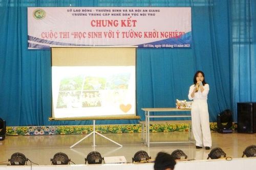 Học sinh trường nghề trình bày ý tưởng khởi nghiệp