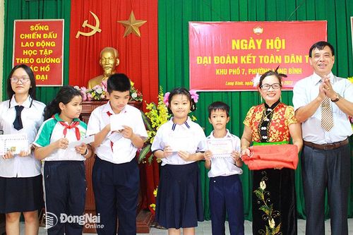Đoàn kết xây dựng địa phương