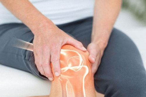 Bác sĩ trả lời: Bị thoái hóa khớp gối điều trị sao cho hiệu quả?