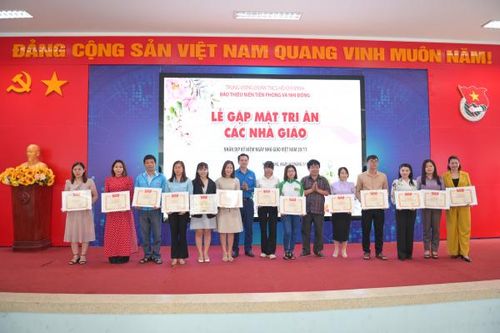 Báo Thiếu niên Tiền phong và Nhi đồng: Gặp mặt, tri ân các nhà giáo tại Khánh Hòa
