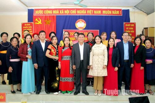 Đồng chí Tổng Biên tập Báo Tuyên Quang dự Ngày hội Đại đoàn kết tại xã Phúc Thịnh