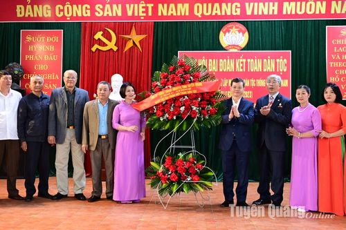 Chủ tịch UBND tỉnh Nguyễn Văn Sơn dự Ngày hội Đại đoàn kết tại tổ 1 phường Phan Thiết