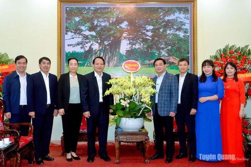 Các cơ quan thăm, chúc mừng Ngày truyền thống Mặt trận Tổ quốc Việt Nam
