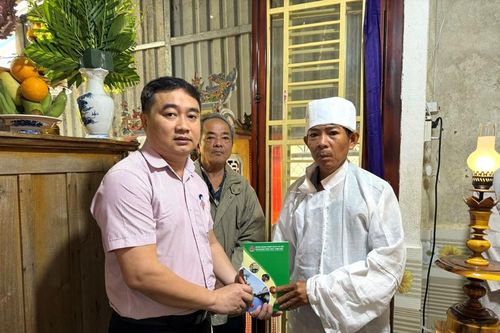 Hỗ trợ các gia đình có người thân tử vong do mưa lũ