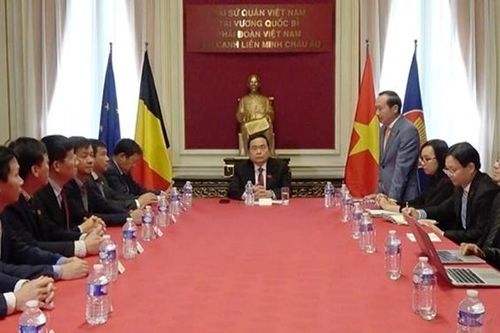 Phó Chủ tịch Thường trực Quốc hội Trần Thanh Mẫn thăm Đại sứ quán Việt Nam tại Bỉ