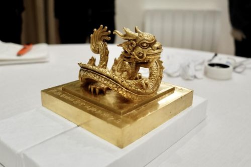 Ấn vàng 'Hoàng đế chi bảo' chính thức hồi hương