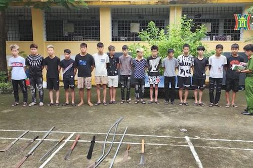 Báo động nạn thanh thiếu niên tụ tập chém người vô cớ
