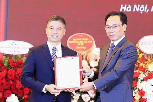 Phó Giáo sư Hoàng Tùng làm Hiệu trưởng Trường Đại học Xây dựng Hà Nội