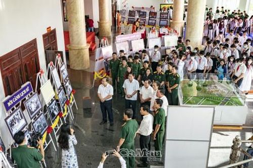 Trưng bày chuyên đề '60 năm Chiến thắng Đầm Dơi - Cái Nước - Chà Là'