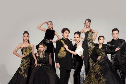 Mang cổ phục Việt đến Nhà máy Xe lửa Gia Lâm