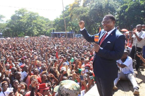 Tổng thống Malawi cấm thành viên nội các công du nước ngoài