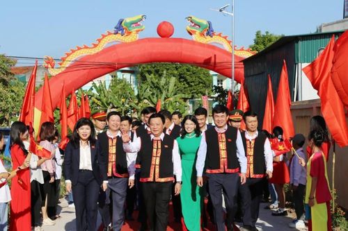 Chủ tịch Hội đồng lý luận Trung ương Nguyễn Xuân Thắng dự Ngày hội Đại đoàn kết toàn dân tộc tại Quảng Ninh