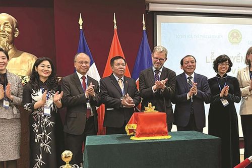 Ấn vàng 'Hoàng đế chi bảo' chính thức hồi hương