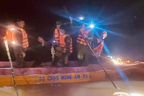 Vụ lật thuyền đánh cá khiến 3 bố con tử vong: Đã tìm thấy thi thể 2 người còn lại