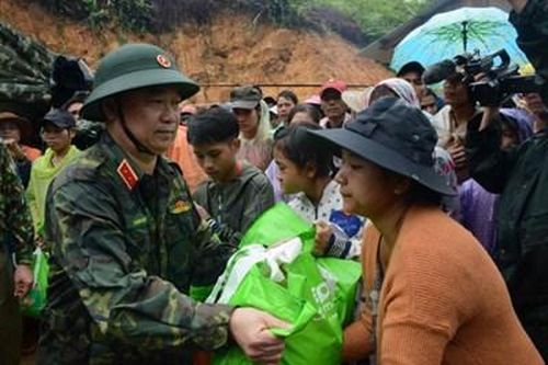 Người tư lệnh đi giữa lòng dân gánh việc quân-Bài 1: Trọn nghĩa với đồng bào vùng lũ