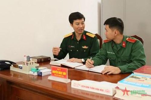 'Chất vàng mười' của thầy giáo áo lính