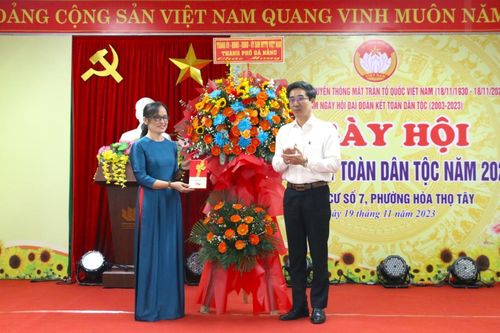 Phó chủ tịch UBND thành phố thăm, chúc mừng nhân 93 năm Ngày truyền thống Mặt trận Tổ quốc Việt Nam