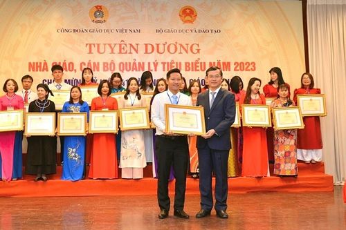 Thầy giáo trẻ ở Đồng Tháp được vinh danh Nhà giáo tiêu biểu năm 2023