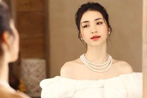 Say đắm nhan sắc ngày càng thăng hạng của Hòa Minzy