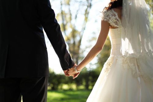 Khuyến khích nam, nữ kết hôn và sinh con sớm: Trước khi phản đối, hãy lắng nghe...