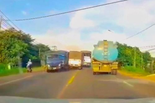 Nóng trên đường: Những tình huống va chạm trớ trêu kiểu 'tại anh, tại ả'