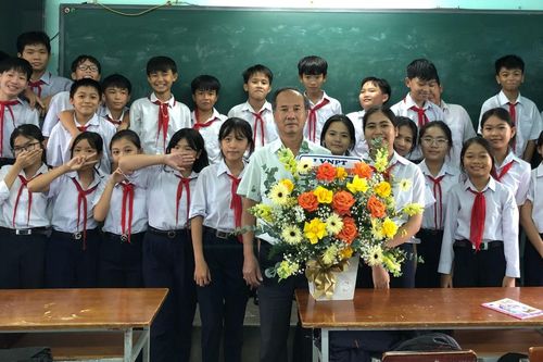 Ngày 20/11: Sự tri ân người thầy không phải ở món quà