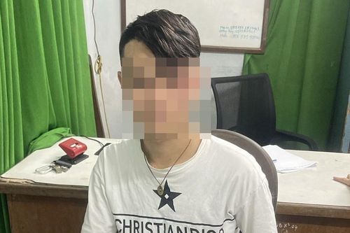 Mang kiếm đi hỗn chiến, nhóm thanh niên lao xe vào CSGT để tẩu thoát
