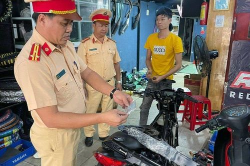 Đà Nẵng: Cảnh sát giao thông đột kích 2 lò 'độ, chế' xe máy