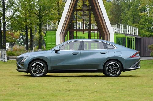 Xe sedan siêu tiết kiệm xăng, giá hơn 300 triệu đồng, 'đe nẹt' Toyota Camry