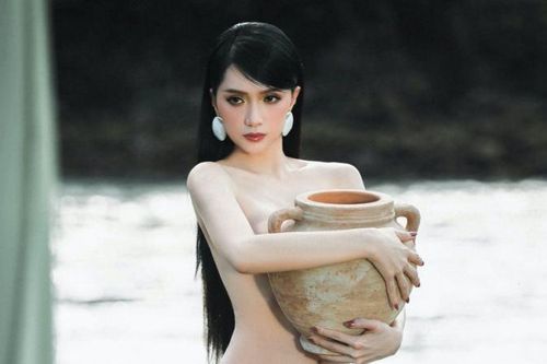 Hương Giang quyến rũ với hình ảnh bán nude nóng bỏng trong MV mới