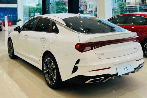 Đối thủ của Toyota Camry giảm giá 'sập sàn' đến hơn 100 triệu đồng