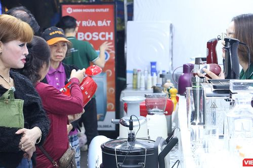 Người Hà Nội nô nức tham dự 'Ngày hội khuyến mại điện tử, công nghệ' tại Hồ Gươm