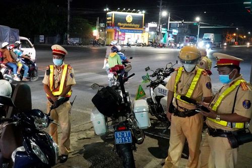 Sử dụng ma túy, đâm xe khiến cảnh sát bị thương