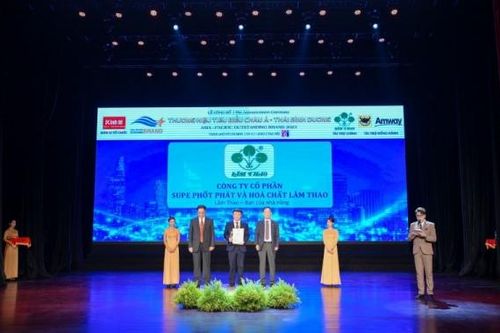 Supe Lâm Thao được vinh danh 'Thương hiệu tiêu biểu châu Á - Thái Bình Dương 2023'