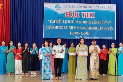 Phụ nữ huyện Phú Tân tổ chức hội thi tìm hiểu lịch sử Đảng bộ huyện