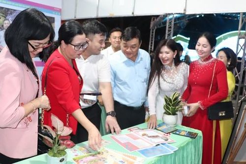 Chuyên đề: Nhà giáo - nghề và nghiệp: Vinh danh giáo viên giỏi ứng dụng công nghệ thông tin