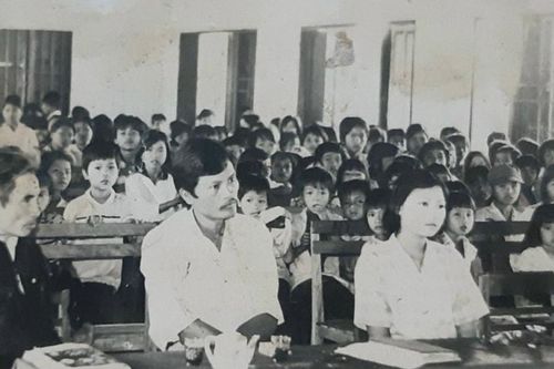 Lớp giáo viên đầu tiên của huyện H2
